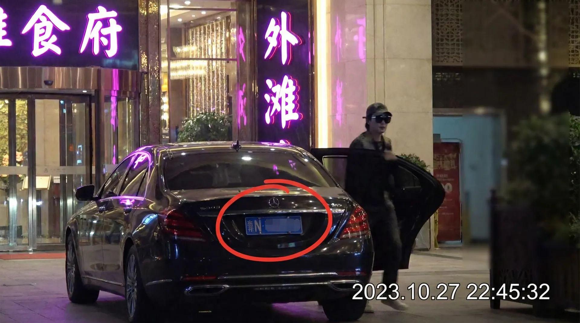 性奴-性奴视频最新创作与精选视频|性奴 - 豪车餐厅外偷拍